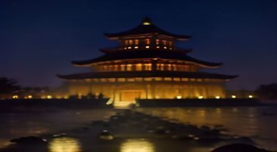 悬疑推理场景插图，成人悬疑有声小说，暗色调城市夜景，侦探正在分析线索